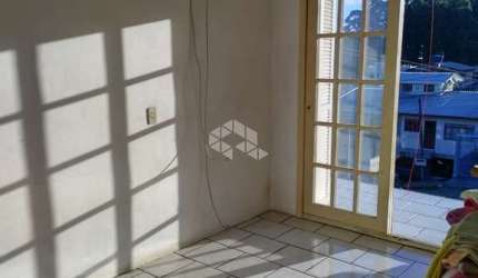 Casa e ponto comercial com amplo terreno, 220, 00 m² no Bairro Charqueadas.