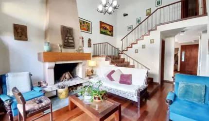 Casa de 5 dormitórios  na Avenida Monte Cristo, com 284 metros construídos.