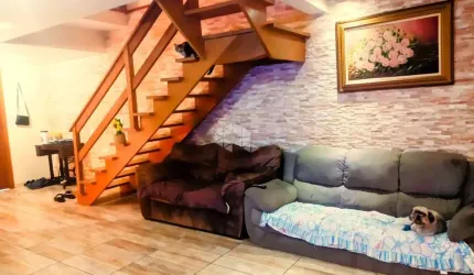 Casa de 4 dormitórios com 120 metros no bairro Azenha.