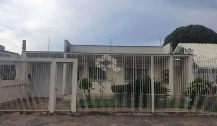 Casa de 3 dormitórios com 210 metros nos bairro Guarujá.