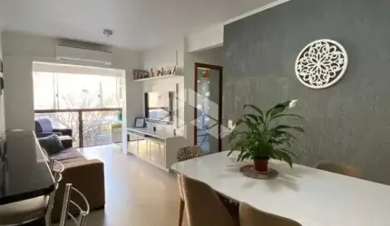 Apartamento à venda no Partenon com 2 quartos e 1 vaga - 64m² reformado e mobiliado