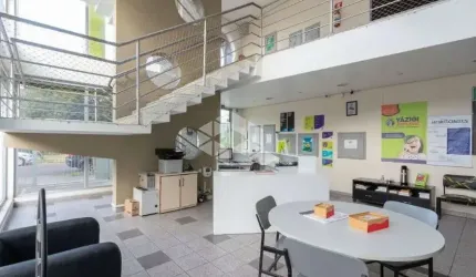 Prédio Comercial na Tristeza a 50 mts da Av. Wenceslau Escobar