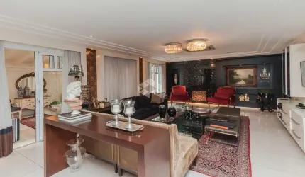 Casa em Condomínio á venda, com 4 quartos/dormitórios com 4 suítes em Porto Alegre