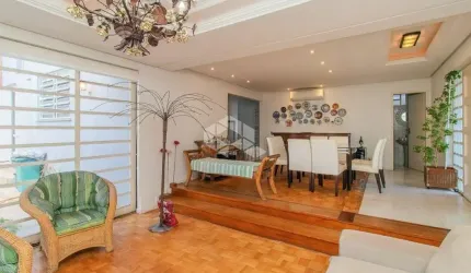 Casa 3 dormitórios e piscina bairro Três Figueiras