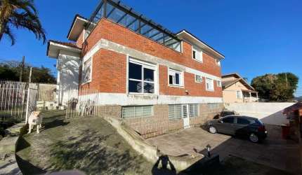Mansão de 6 dormitórios com 3 suítes e banheira de hidro no bairro Vilar Jardim.