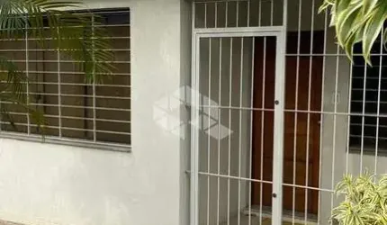 Casa Térrea com 4 quartos , 1 suíte, 3 vagas no Jardim Sabará, Porto Alegre RS.