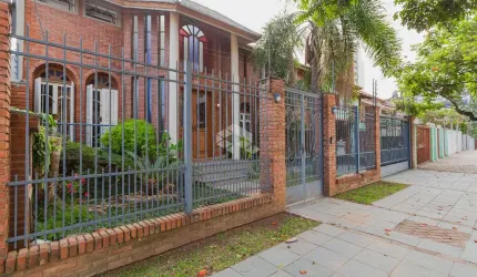 Casa Sobrado com 3 dormitórios, 1 suíte e 4 vagas à venda no bairro Jardim Planalto em Porto Alegre com 397 m²