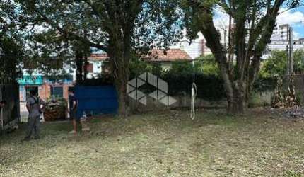 Terreno plano com 466 metros totais no bairro Cristo Redentor