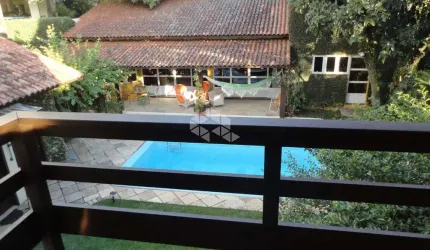 Casa com 4 dormitórios na Tristeza, POA