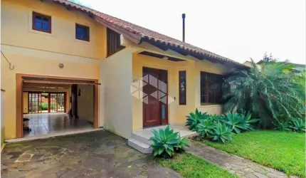Excelente casa com 3 dormitórios no Bairro Espírito Santo, Zona Sul de Porto Alegre.