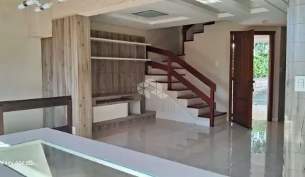 Casa em condomínio com 3 dormitórios, sendo 1 suíte, 4 banheiros, cozinha, amplo living, vaga para 2 carros no bairro Vila Conceição