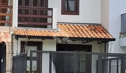 Sobrado 2 dormitórios - bairro Guarujá Zona Sul de Porto Alegre