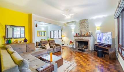 Casa de esquina, 4 dormitórios/suíte, junto ao Rio Guaíba e Centrinho Bairro Tristeza