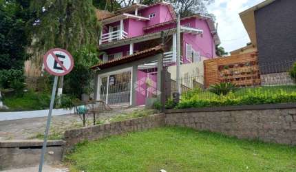 Casa com 03 dormitórios, vista deslumbrante para venda no bairro Nonoai