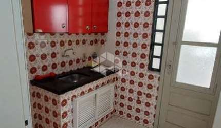 Apartamento a venda de 02 dormitórios no Centro Histórico de Porto Alegre.