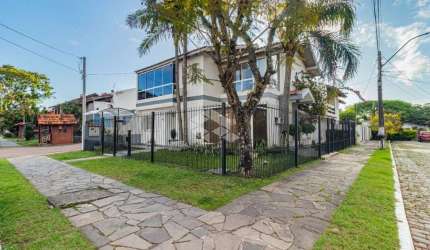 Casa com 4 dormitórios, no Bairro Ipanema