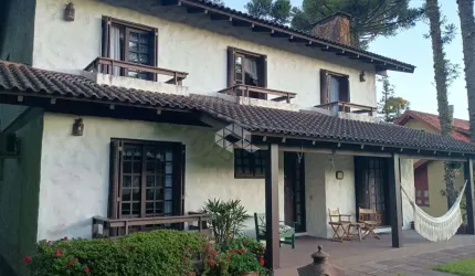 Excelente casa com 05 dormitórios Laje de Pedra em Canela