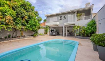 casa residencial ou comercial de 406 m, com 3 Quartos, suíte, 3 salas,2 banheiros, 6 vagas, Niterói