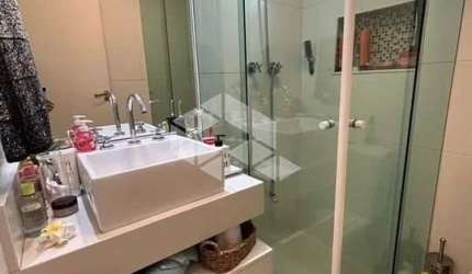 Apartamento à Venda com 2 Quartos, sendo 1 Suíte, 2 Vagas de Garagem, com 75m²