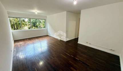 Excelente oportunidade! Apartamento espaçoso e bem localizado, com 3 quartos, 1 suíte, 1 sala ampla, 3 banheiros, 2 vagas de garagem e 113,00 m2