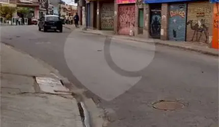 Casa à venda na ótima localização para comercio - Bairro Jardim Eliana.
