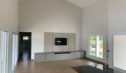 Casa em Condomínio - 04 Dormitórios (01 Suíte)  com piscina - Á Venda - Águas de Santa Bárbara /SP