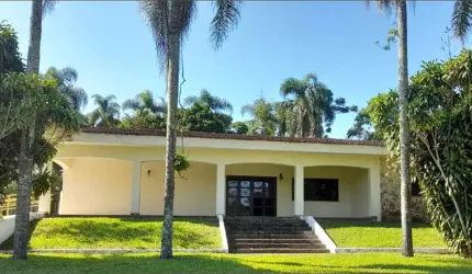 Refúgio Tranquilo no Coração de Embu-Guaçu: Ampla Chácara com Conforto e Conveniência