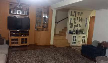 Sobrado Espaçoso com 4 Dormitórios, Suíte e Ampla Área de Lazer EM INTERLAGOS