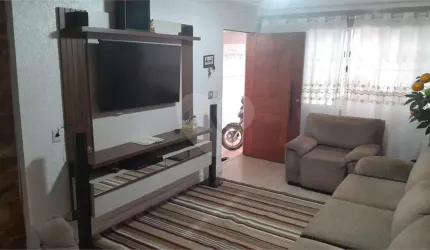 Casa á venda com 03 dormitórios e 02 vagas no Parque das Árvores