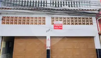 Sobrado com 3 quartos e edícula