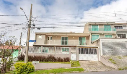 Residência com amplo terreno no bairro do Xaxim