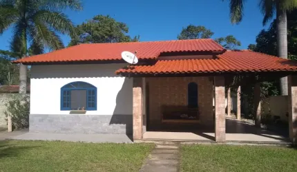 Casa de 3 Quartos com 1 suíte e 2 vagas com terreno de 450 m²