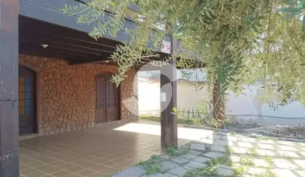 Casa 4 quartos, 1 suíte e 2 vagas em Piratininga