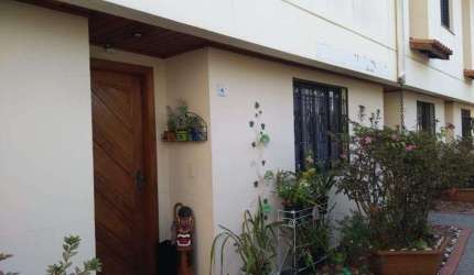Casa de 3 dormitórios em condomínio