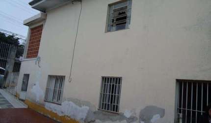Casa de 4 dormitórios com edícula