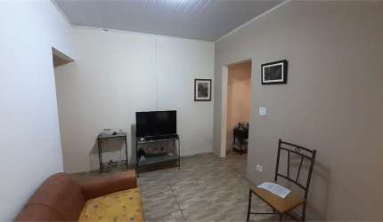 Casa a Venda na Vila Guarani com 02 dormitórios, 01 banheiro e 01 vaga de garagem.