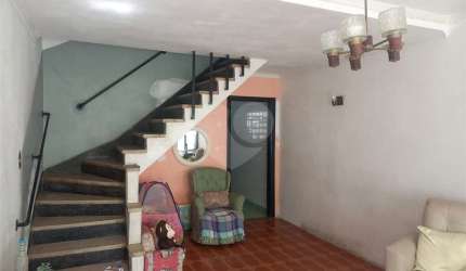 CASA COM 03 QUARTOS, 01 VAGA - MIOLO VILA GUMERCINDO