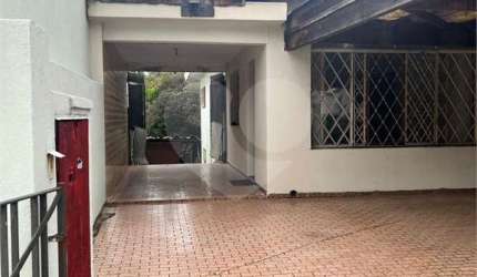 Casa térrea com 3 quartos no Jardim da Saúde