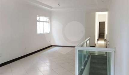 Casa com 3 quartos à venda em Macuco - SP