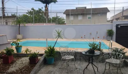 Casa térrea com 4 quartos à venda em Jardim Virgínia - SP