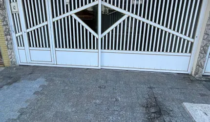 BELÍSSIMO SOBRADO E AMPLA