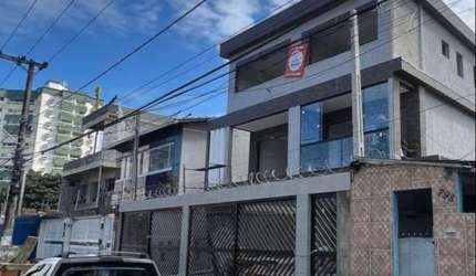 BELÍSSIMA CASA, AMPLA, À 700M DO MAR E FINO ACABAMENTO