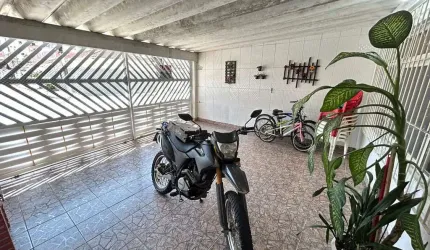 BELÍSSIMA CASA, AMPLA E FINO ACABAMENTO