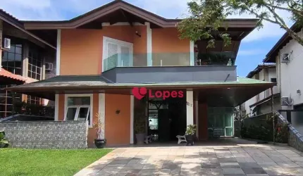 Bela casa em condomínio de Bertioga