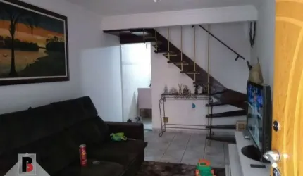 Casa no Tatuapé, 86m2 com 02 quartos sendo uma suíte, closet e varanda