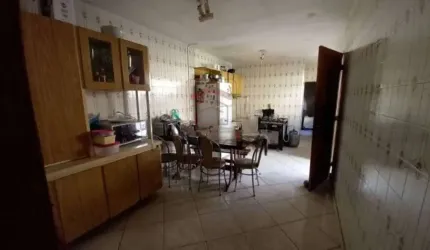 CASA TÉRREA   com terreno de 186metros