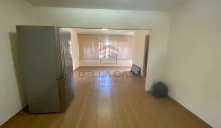 Casa térrea a venda na Vila Alpina com quintal e horta.