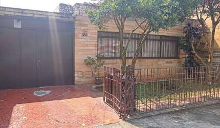 CASA TERREA - RUA TOTALMENTE RESIDENCIAL
