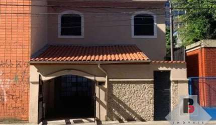 Venda de 02 residências  n o mesmo terreno, 250m2 área construída e garagem para 07 carros