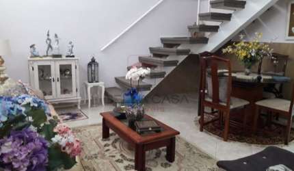 Lindo Sobrado - 120 m² a.c. - 2 dormitórios, 1 suite, 2 vagas , 2 banheiros, pronto para morar
